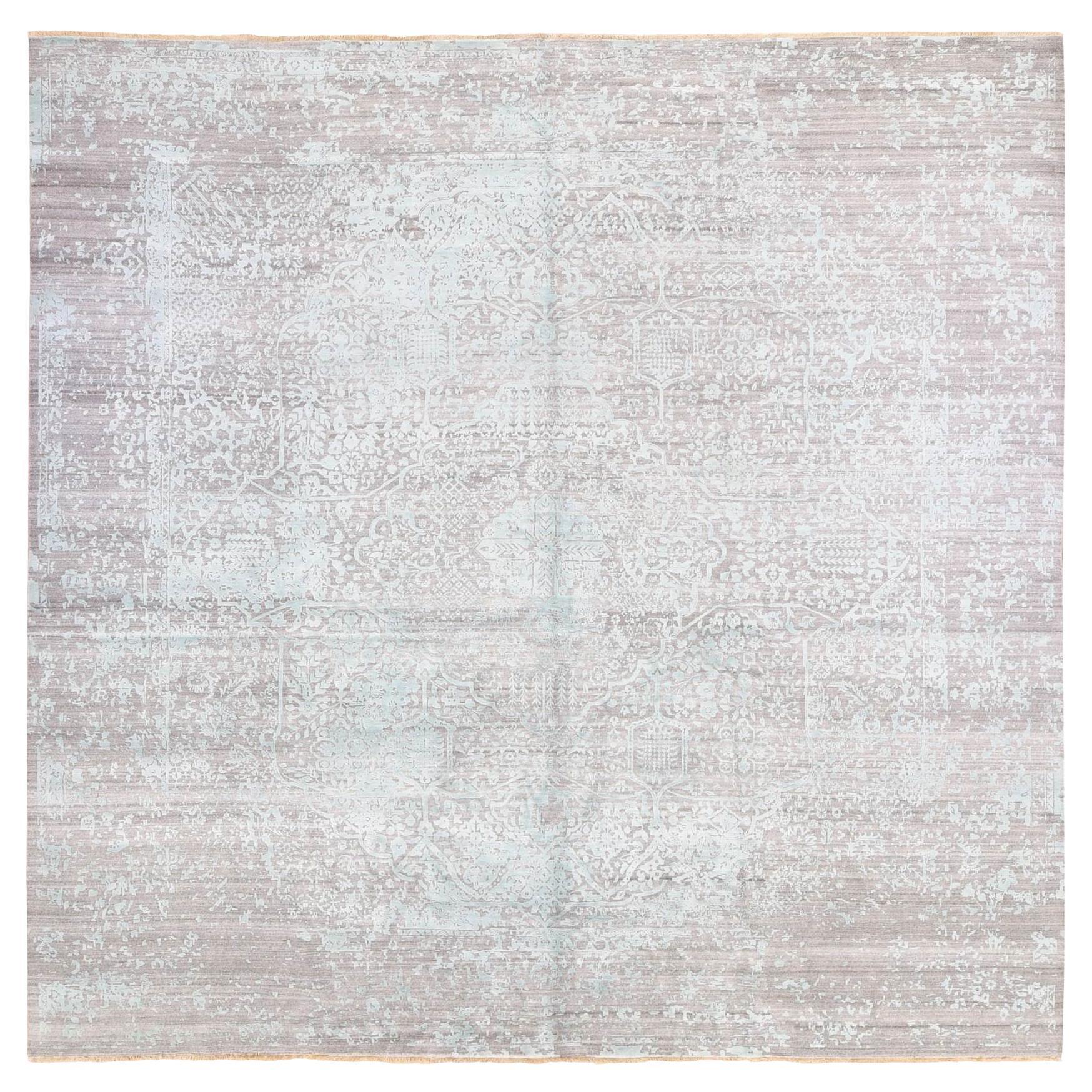 Silver Broken Persian Design Hand Knotted Wool and Silk Square Oriental Rug (tapis oriental carré en laine et soie) en vente