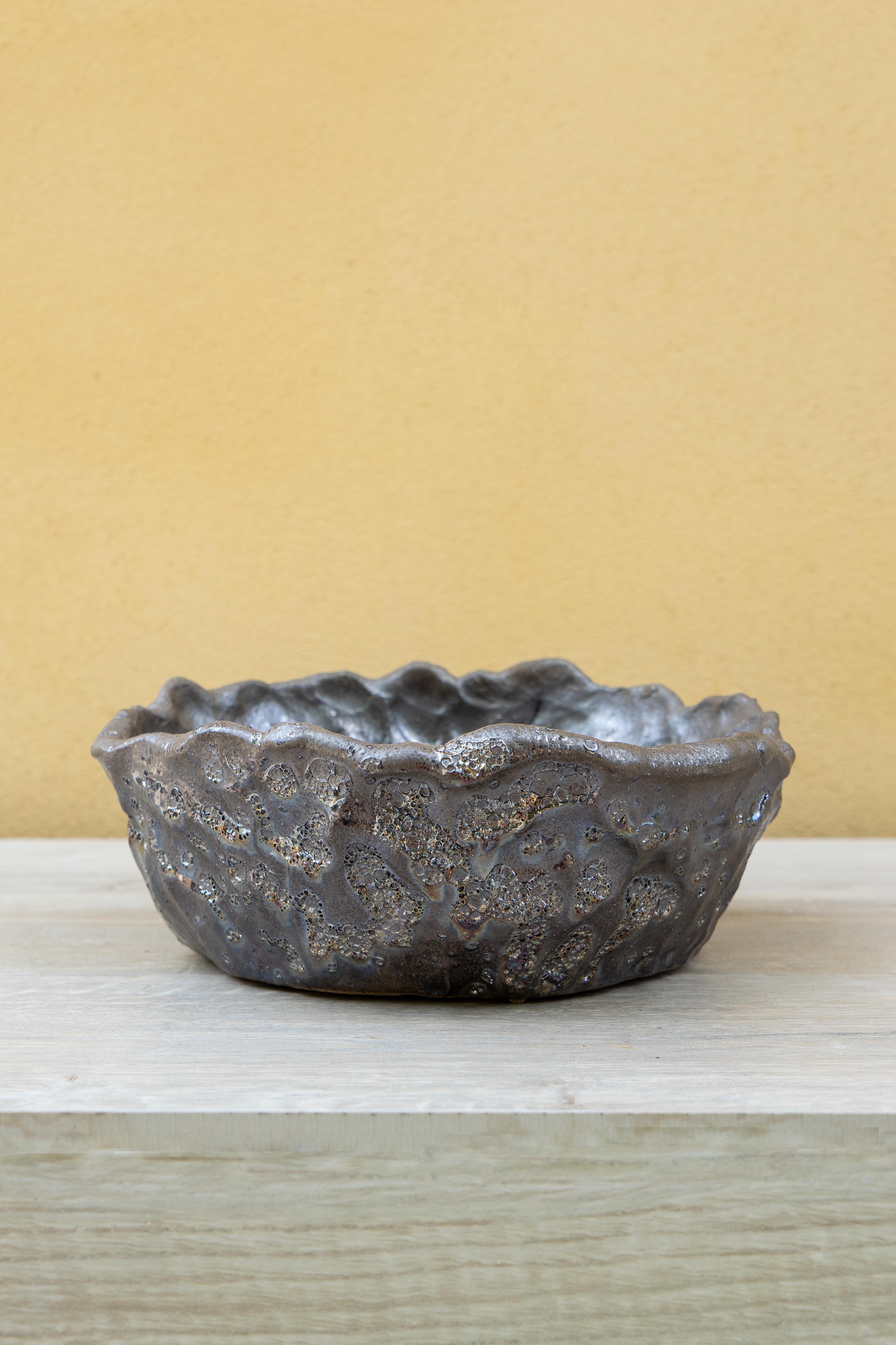 Silver bronze bowl by Daniele Giannetti
Dimensions: Ø 30 x H 12 cm.
Materials: Glazed terracotta.

All pieces are made in terracotta from Montelupo, only fired once, then colored by Daniele Giannetti with a white acrylic base, and then a mixture