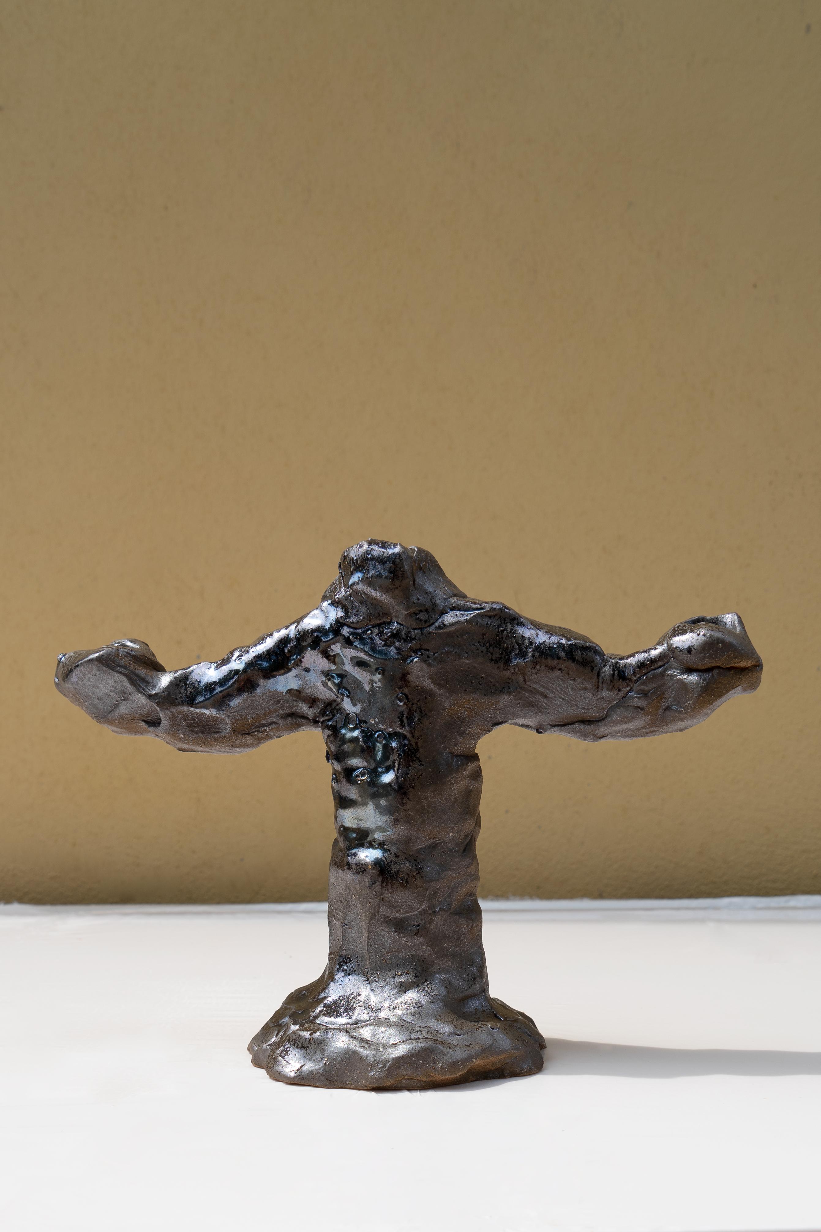 Silberner Bronze-Kreuzleuchter von Daniele Giannetti
Abmessungen: Ø 28 x H 21 cm.
MATERIALIEN: Terrakotta glasiert. 
Dieser Kandelaber kann drei Kerzen aufnehmen. Auch für vier Kerzen erhältlich.

Alle Stücke werden aus Terrakotta aus Montelupo