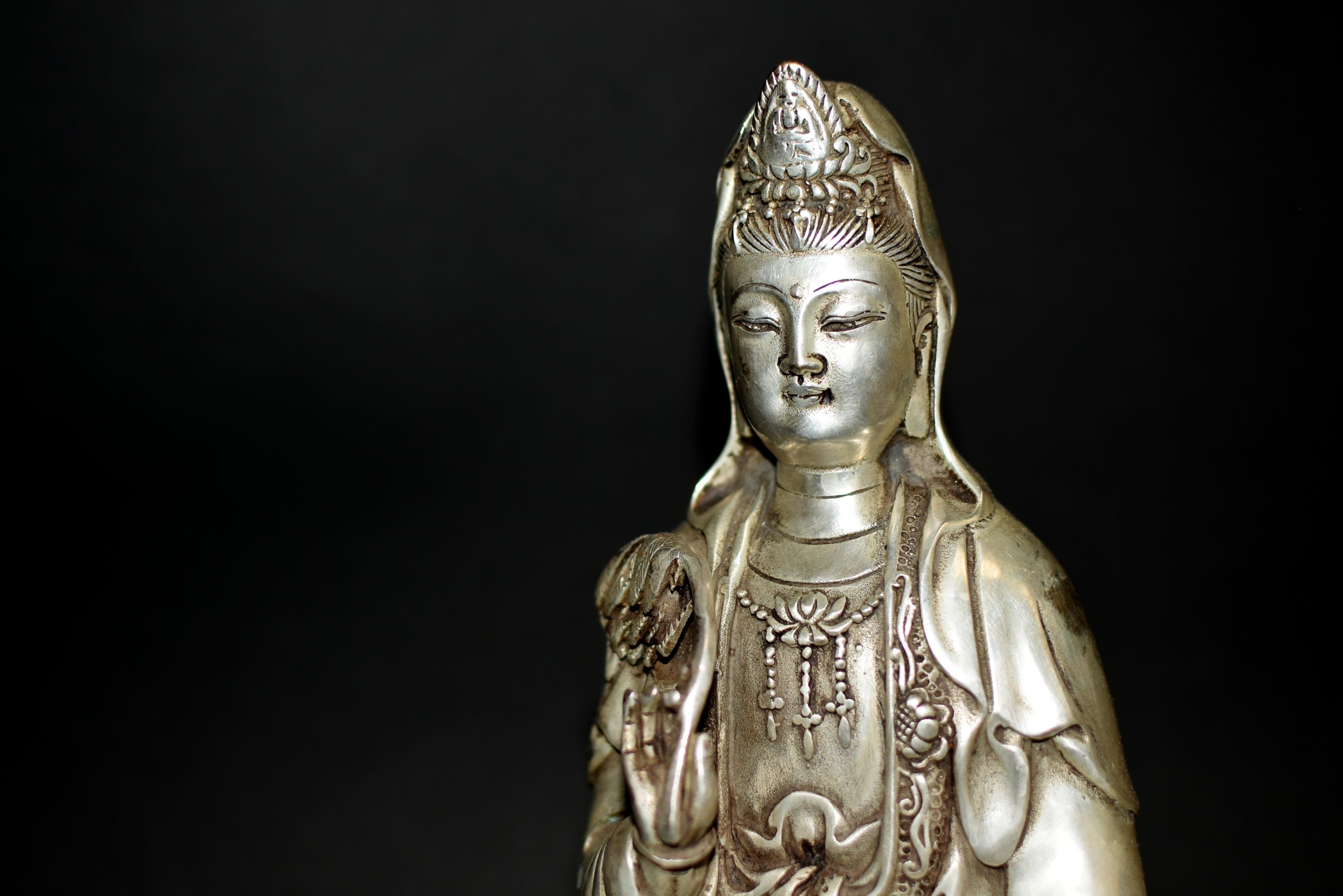 Silver Bronze Guan Yin Statue 7 Lb Avalokiteshvara Compassion In Good Condition For Sale In Somis, CA