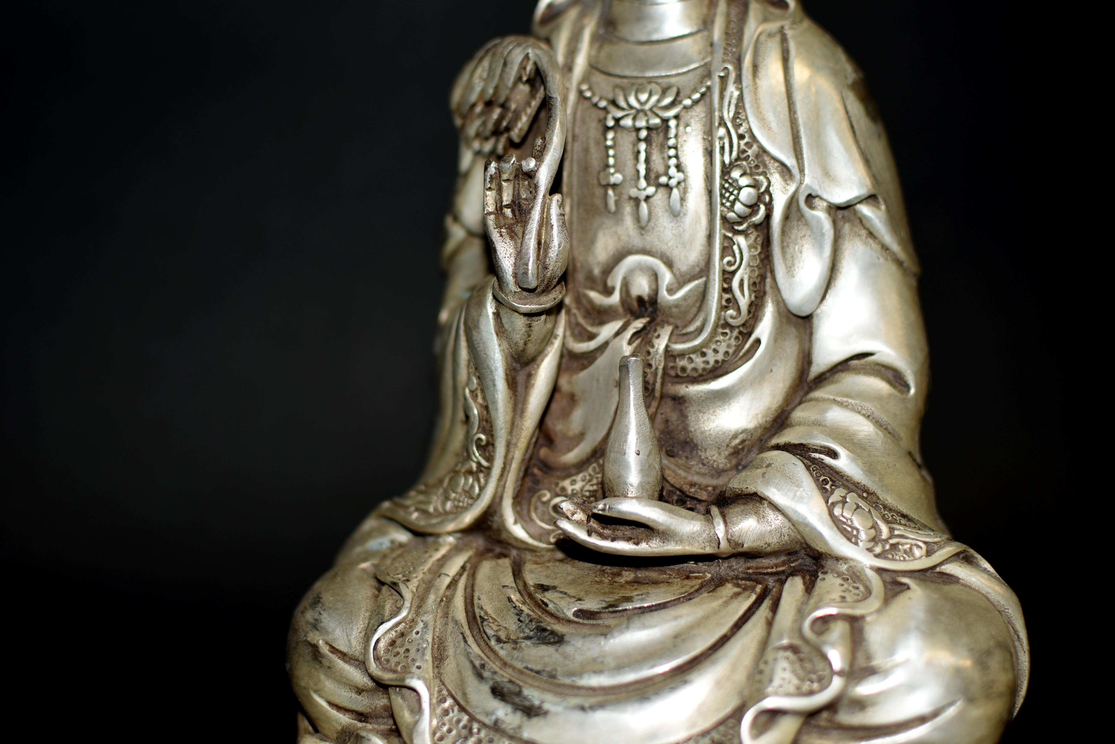Silber Bronze Guan Yin Statue 7 Lb Avalokiteshvara Compassion (20. Jahrhundert) im Angebot