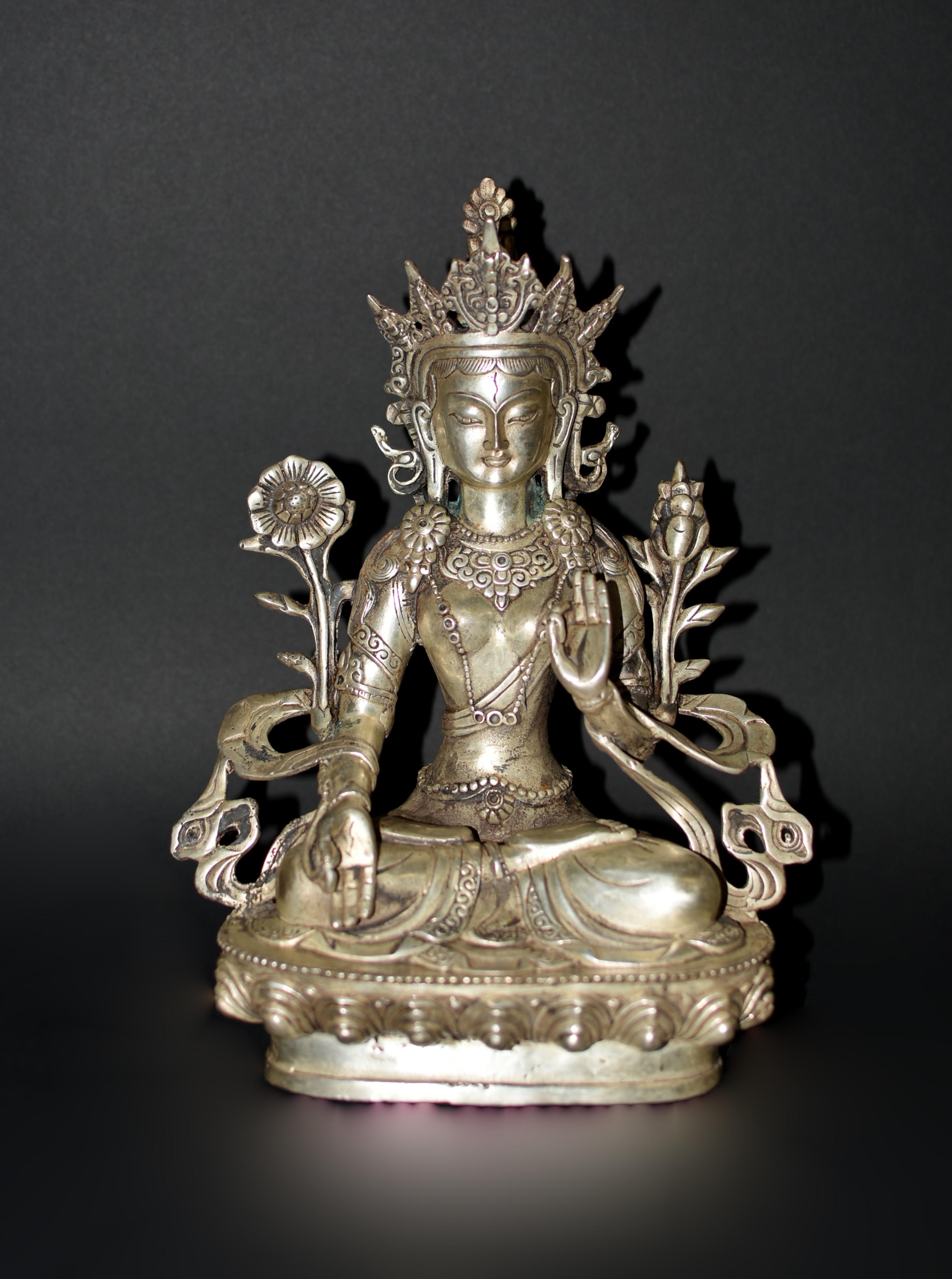 Silver Bronze Tibetan White Tara Statue In Good Condition For Sale In Somis, CA