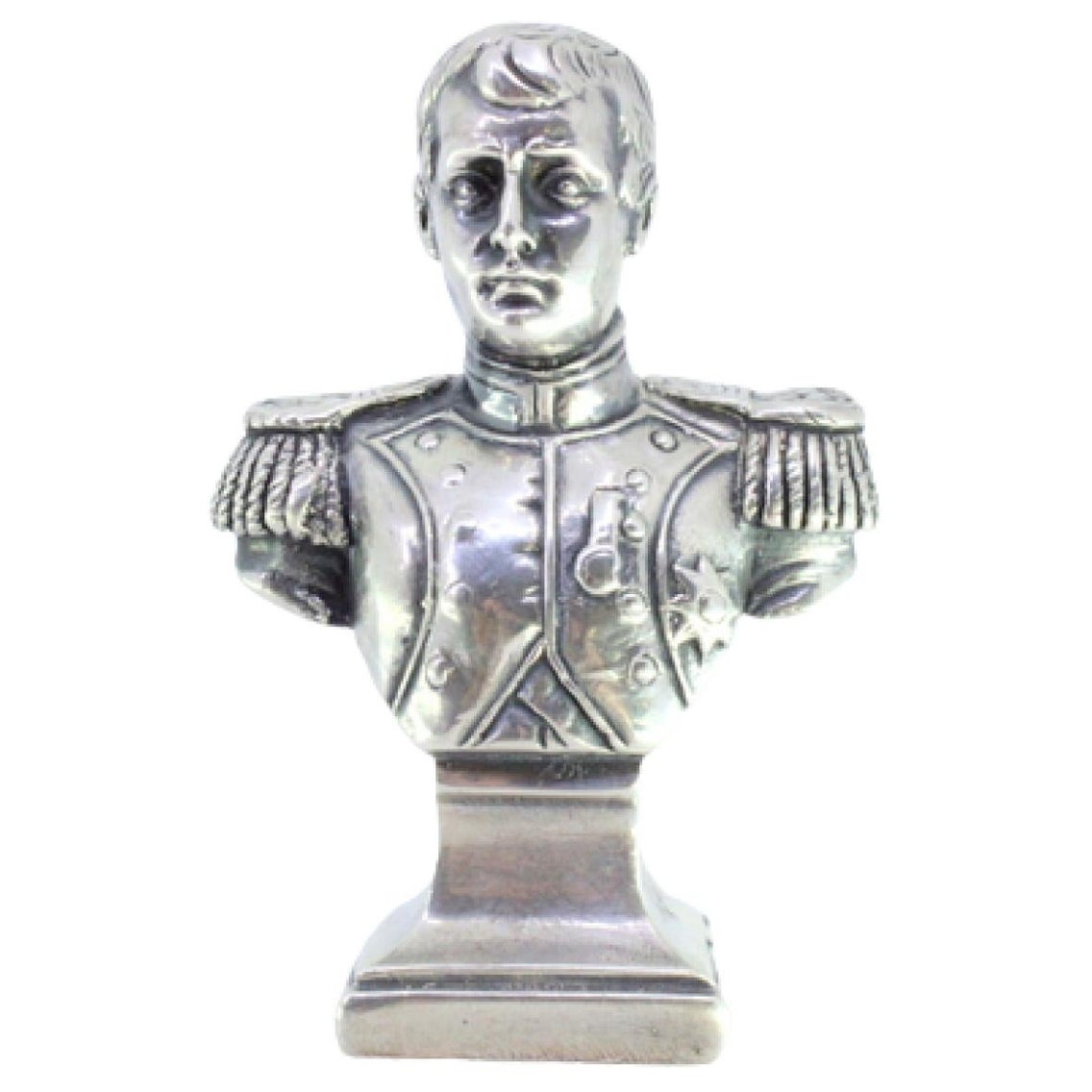 Buste en argent de Napoléon en uniforme de colonel de la Garde de Grenadiers en vente