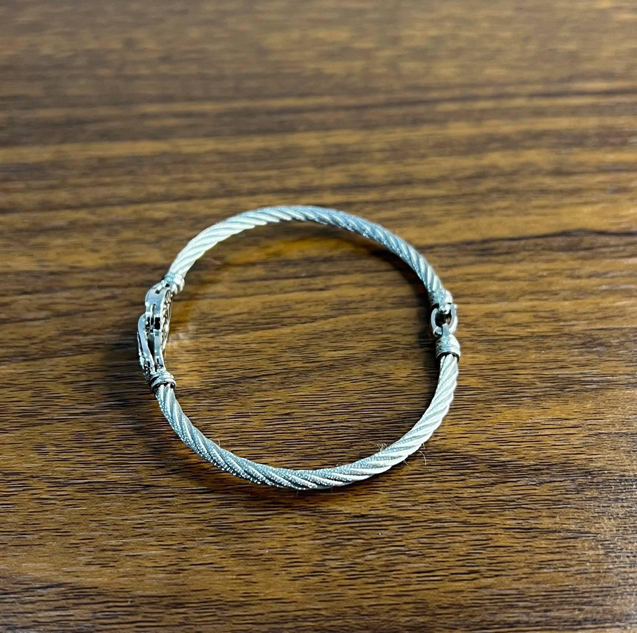 Bracelet symbolique filigrane d'une rangée de câbles en argent, or blanc 18 carats et diamants en vente 1