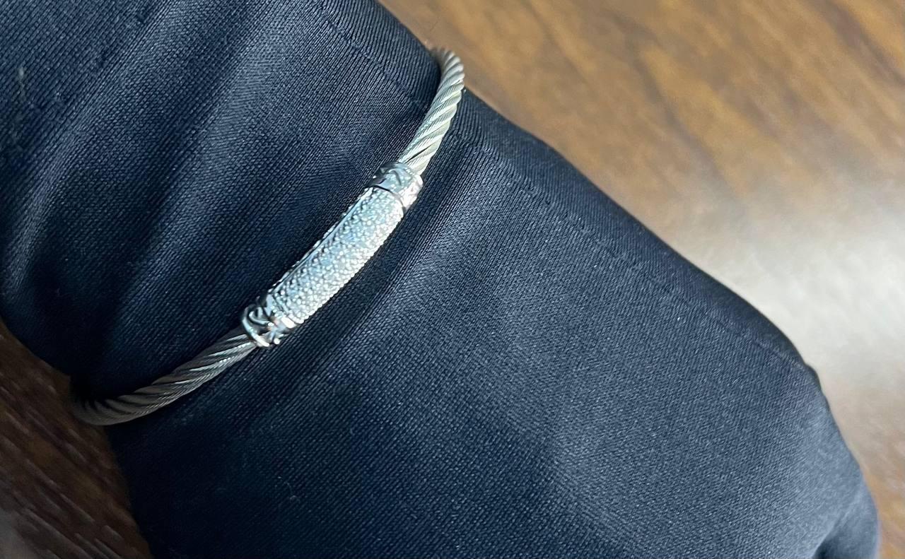 Bracelet torsadé en argent, The Row, or blanc 18K, avec diamants en filigrane en vente 6