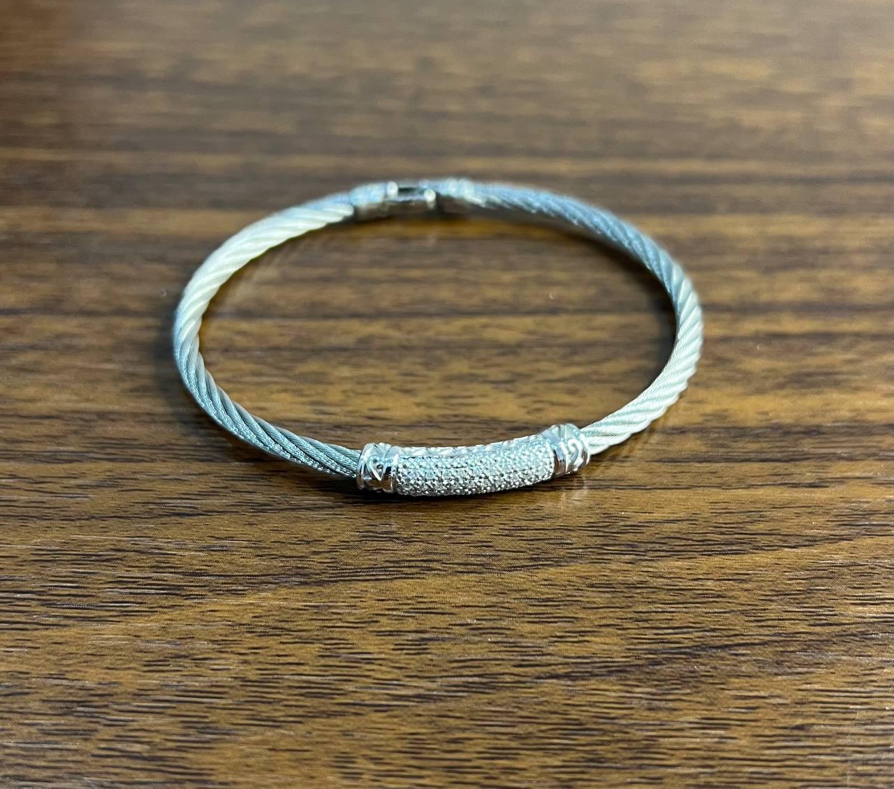 Bracelet torsadé en argent, The Row, or blanc 18K, avec diamants en filigrane Neuf - En vente à Oakton, VA