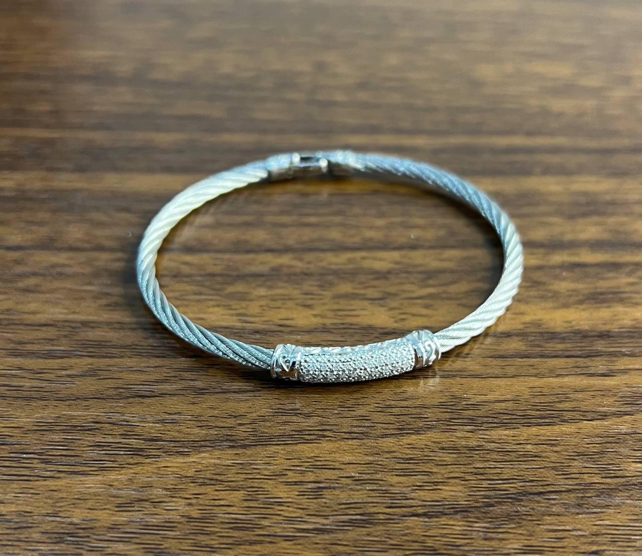 Bracelet torsadé en argent, The Row, or blanc 18K, avec diamants en filigrane Pour femmes en vente