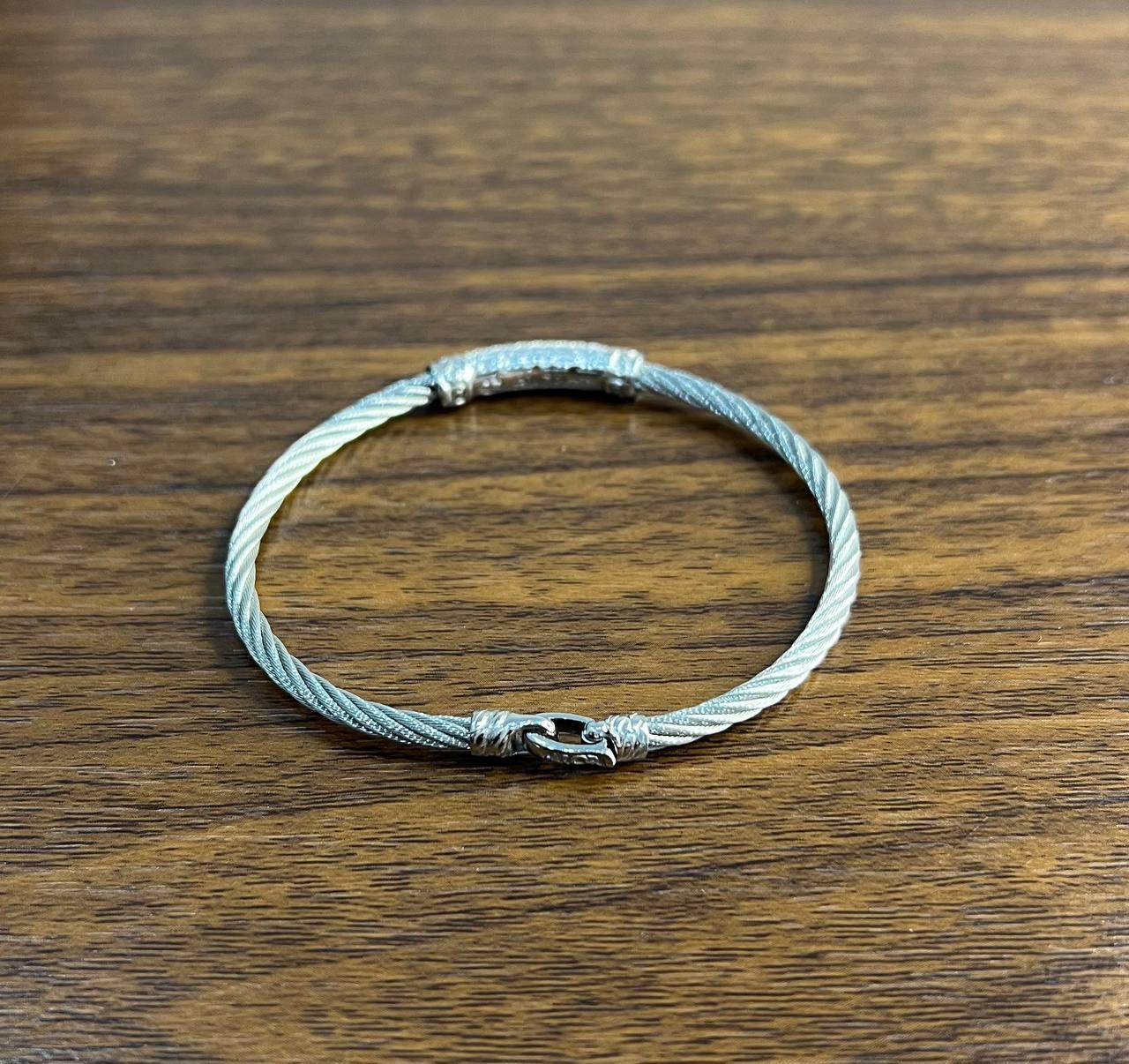 Bracelet torsadé en argent, The Row, or blanc 18K, avec diamants en filigrane en vente 1