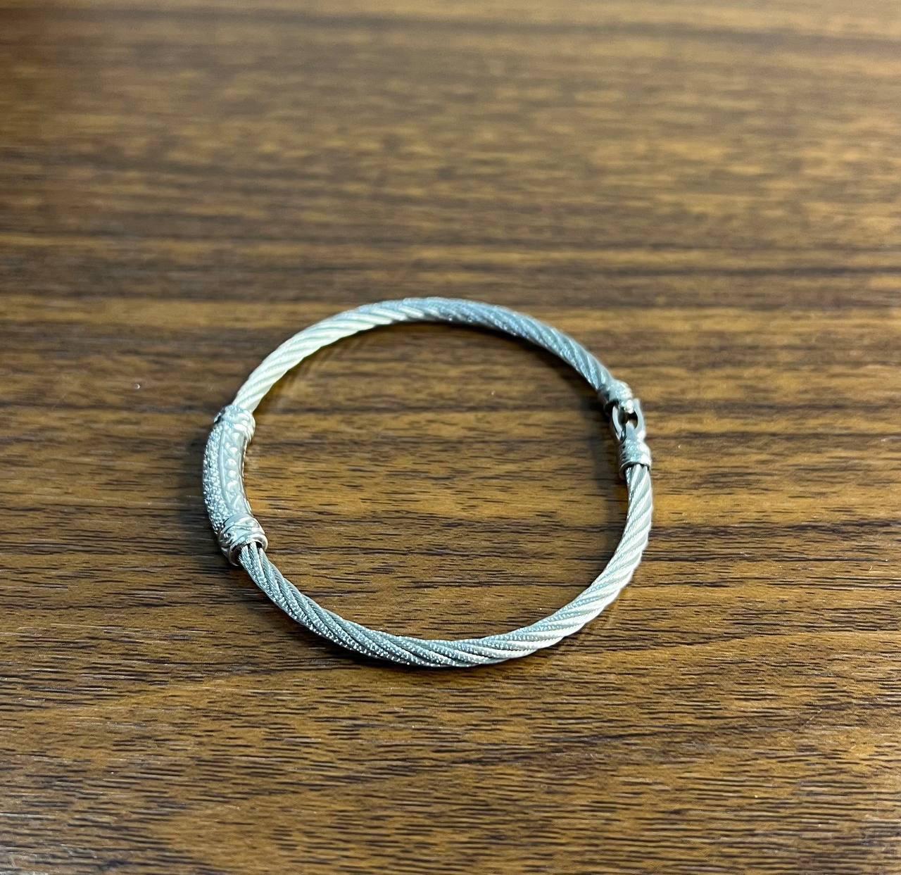 Bracelet torsadé en argent, The Row, or blanc 18K, avec diamants en filigrane en vente 2