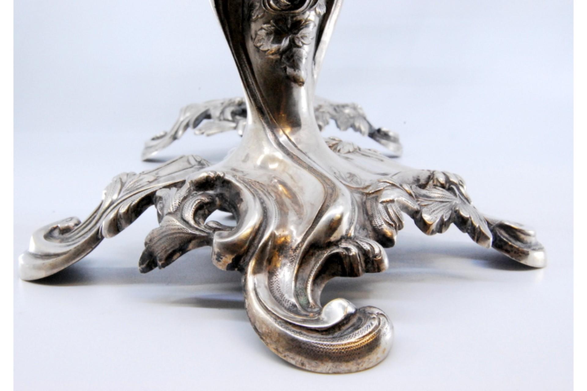 Silver candelabra with three arms and tulip holders on cut-out bases For Sale 2