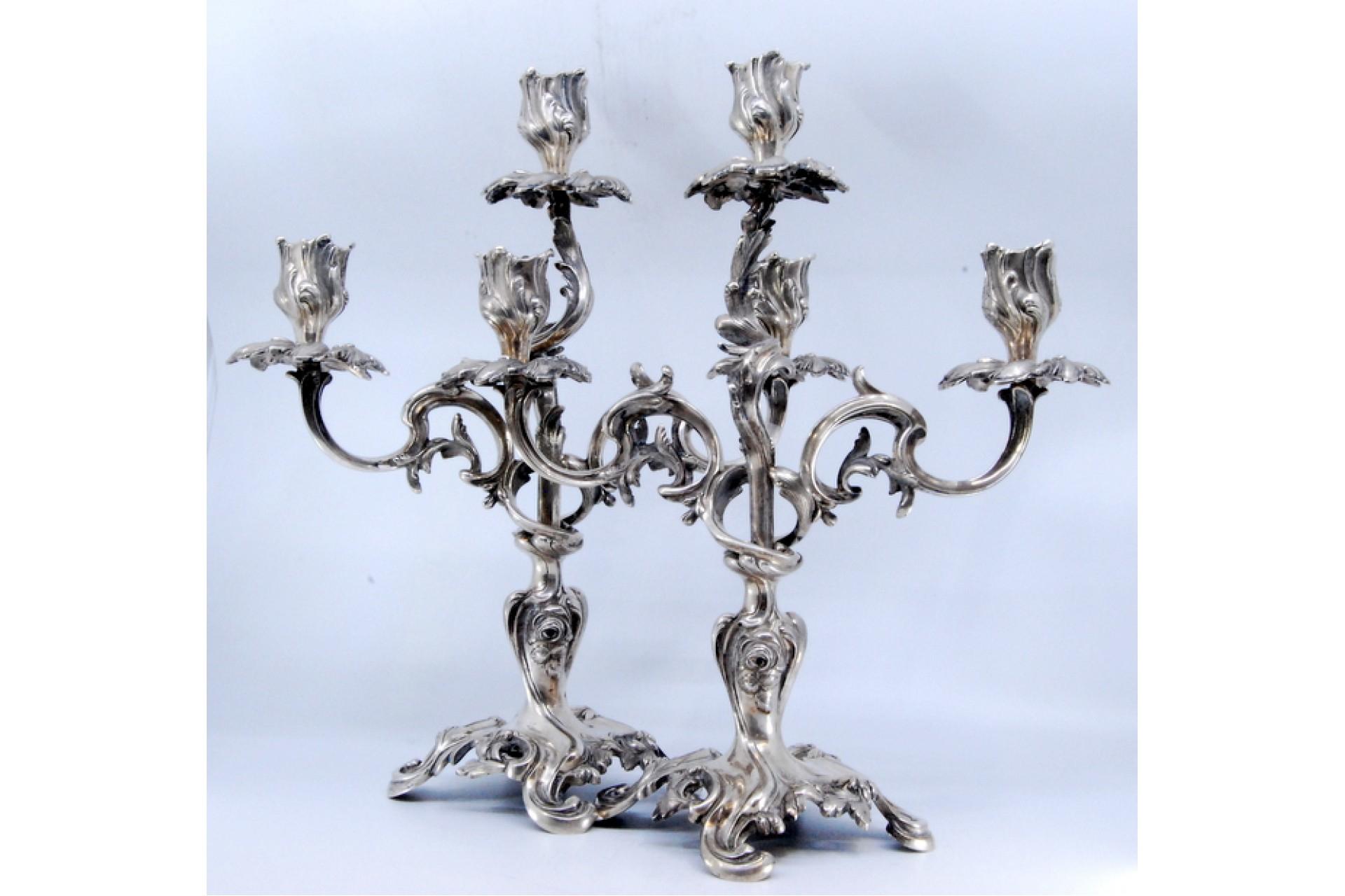 Silver candelabra with three arms and tulip holders on cut-out bases For Sale 3