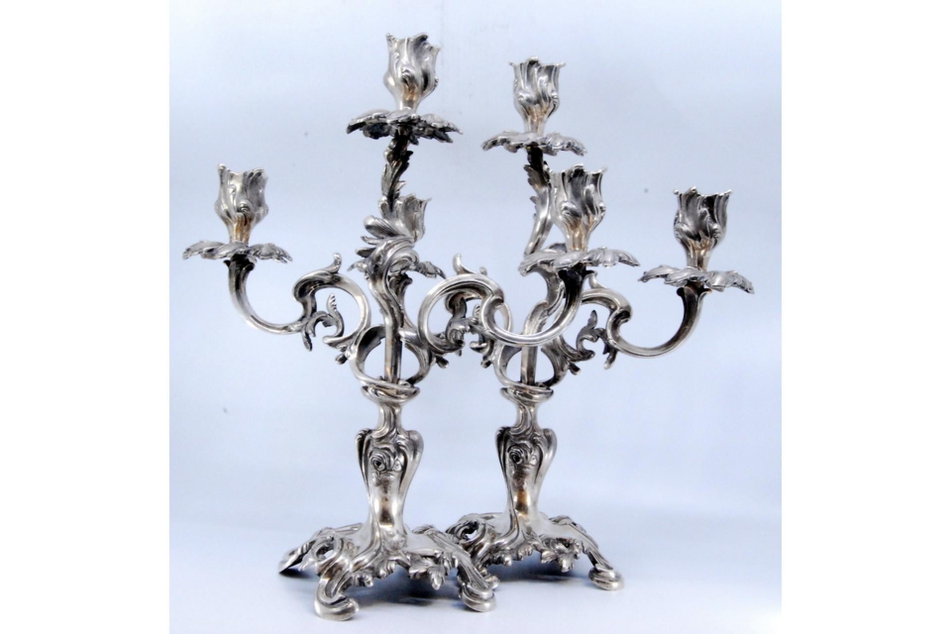 Silver candelabra with three arms and tulip holders on cut-out bases For Sale 4