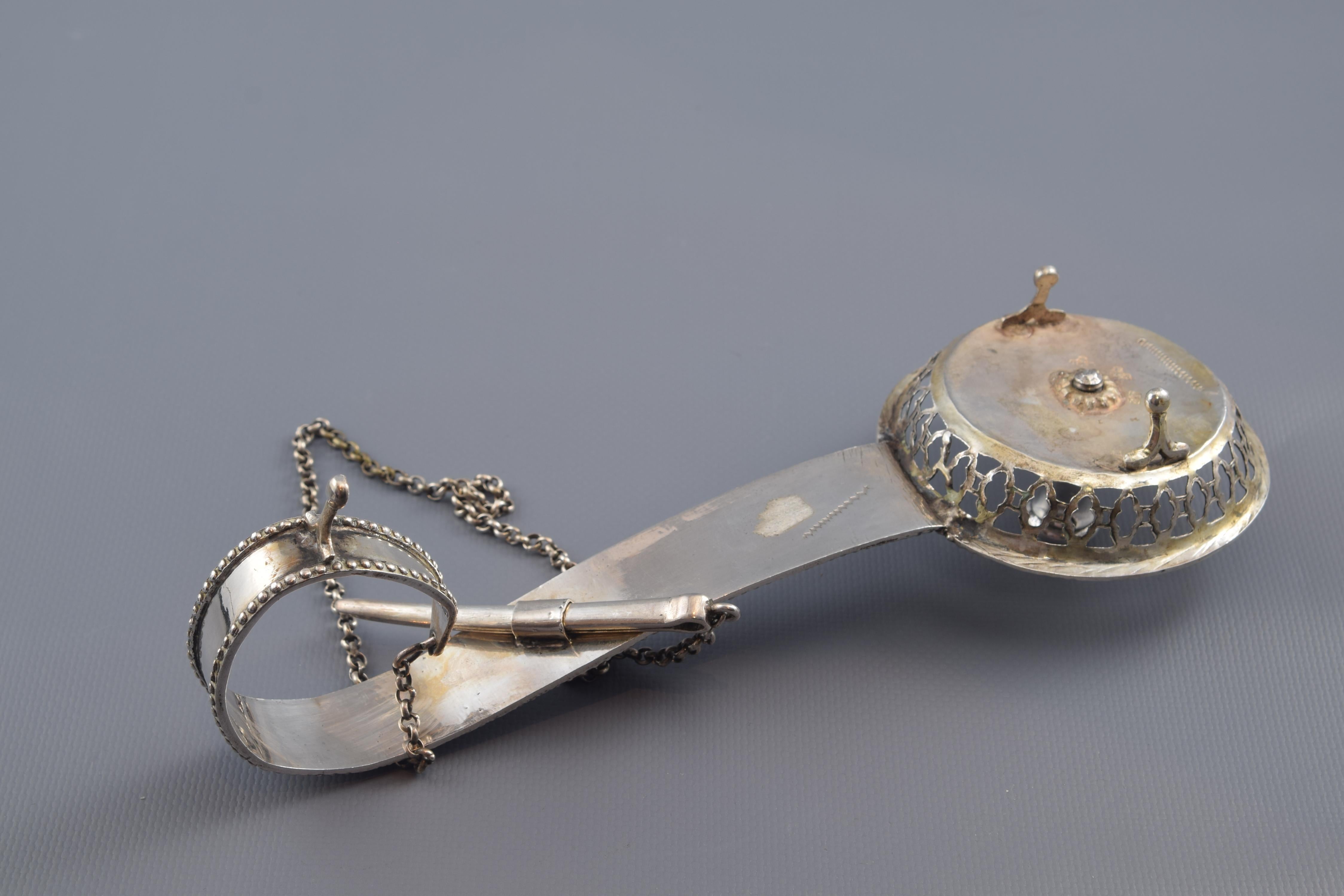 Silberner Silberkerzenstich oder Kerzenständer mit Zange oder Tweezern, Barcelona, 19. Jahrhundert (Spanisch) im Angebot