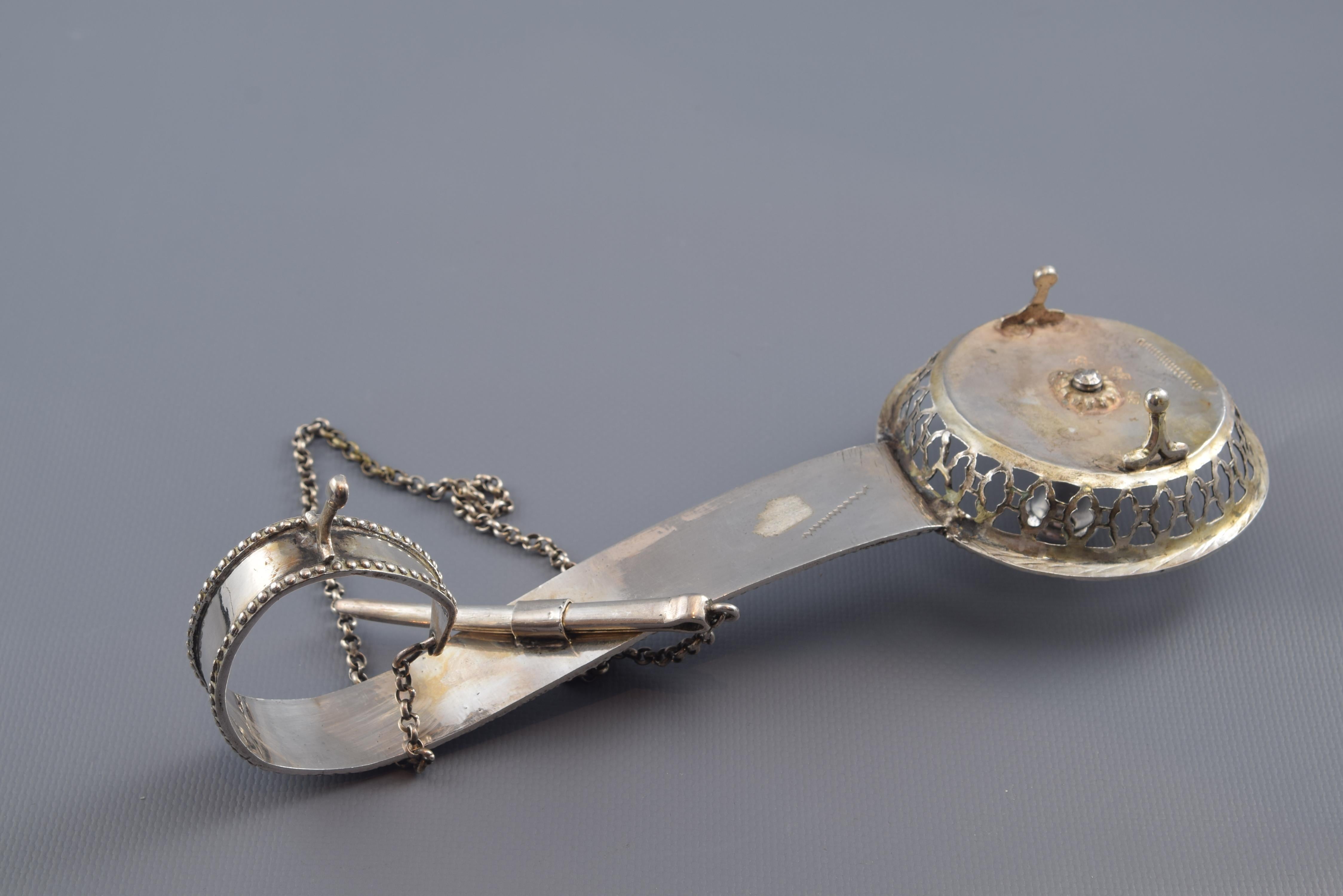 Spagnolo Portacandele in argento con pinze o pinzette, Barcellona, XIX sec. in vendita