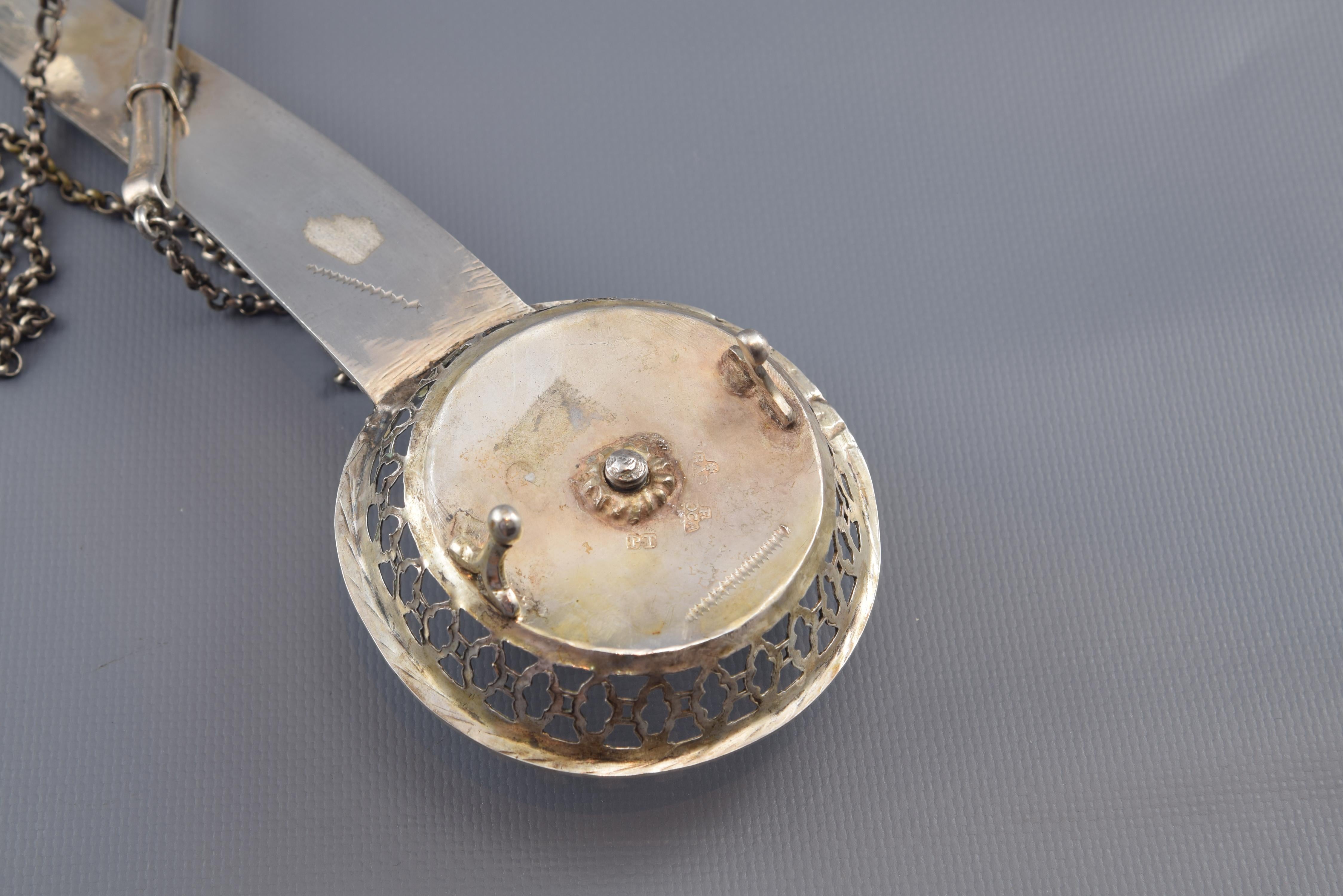 Silberner Silberkerzenstich oder Kerzenständer mit Zange oder Tweezern, Barcelona, 19. Jahrhundert im Zustand „Relativ gut“ im Angebot in Madrid, ES
