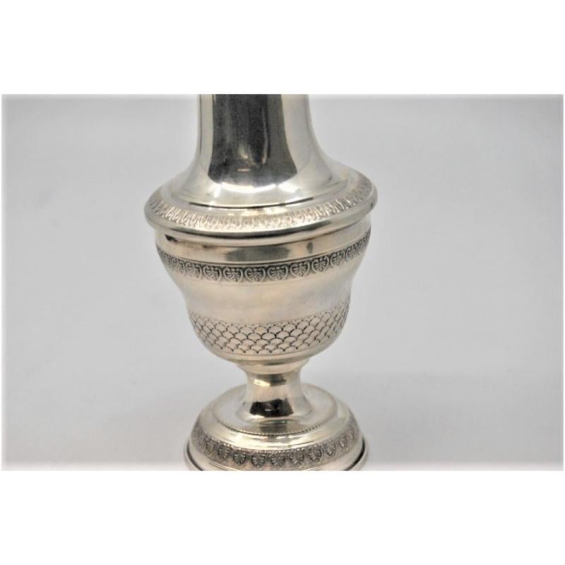 Silver candlestick with friezes around the edges and set on a circular base In Good Condition For Sale In Porto, PT