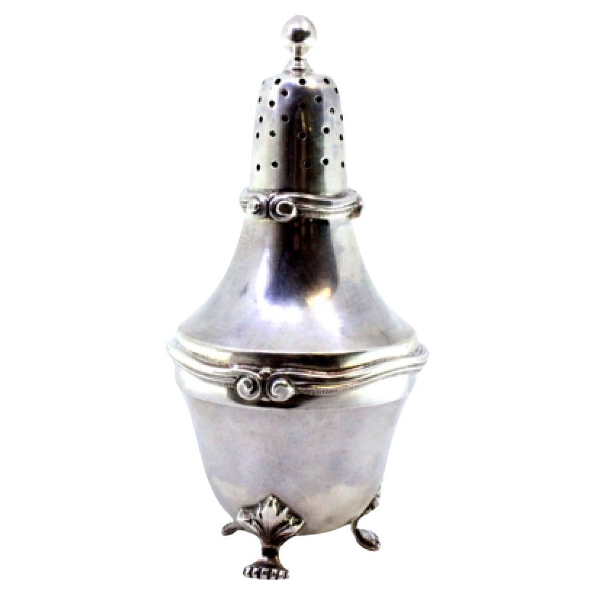 Silver candlestick with lid pommel, friezes and three claw-shaped feet