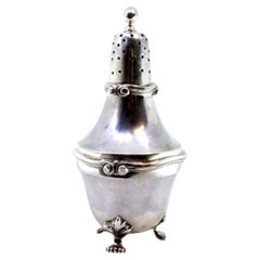 Silver candlestick with lid pommel, friezes and three claw-shaped feet