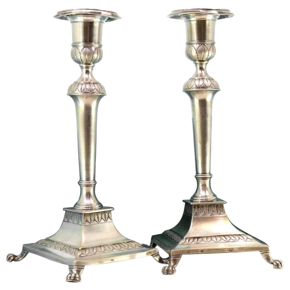 Silver candlesticks w/ reliefs
placed on square bases w/ four claw-shaped feet
