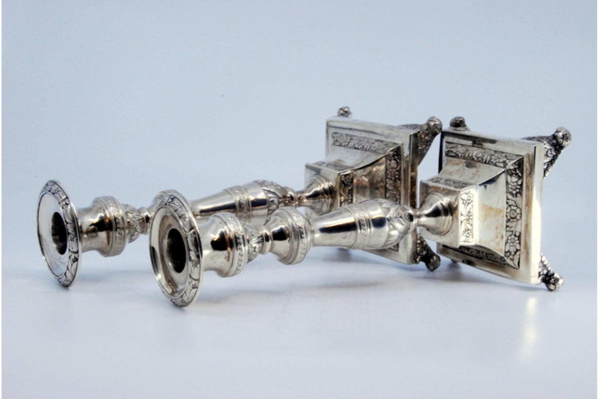 18th Century Silver candlesticks with floral engravings on square bases with round feet For Sale