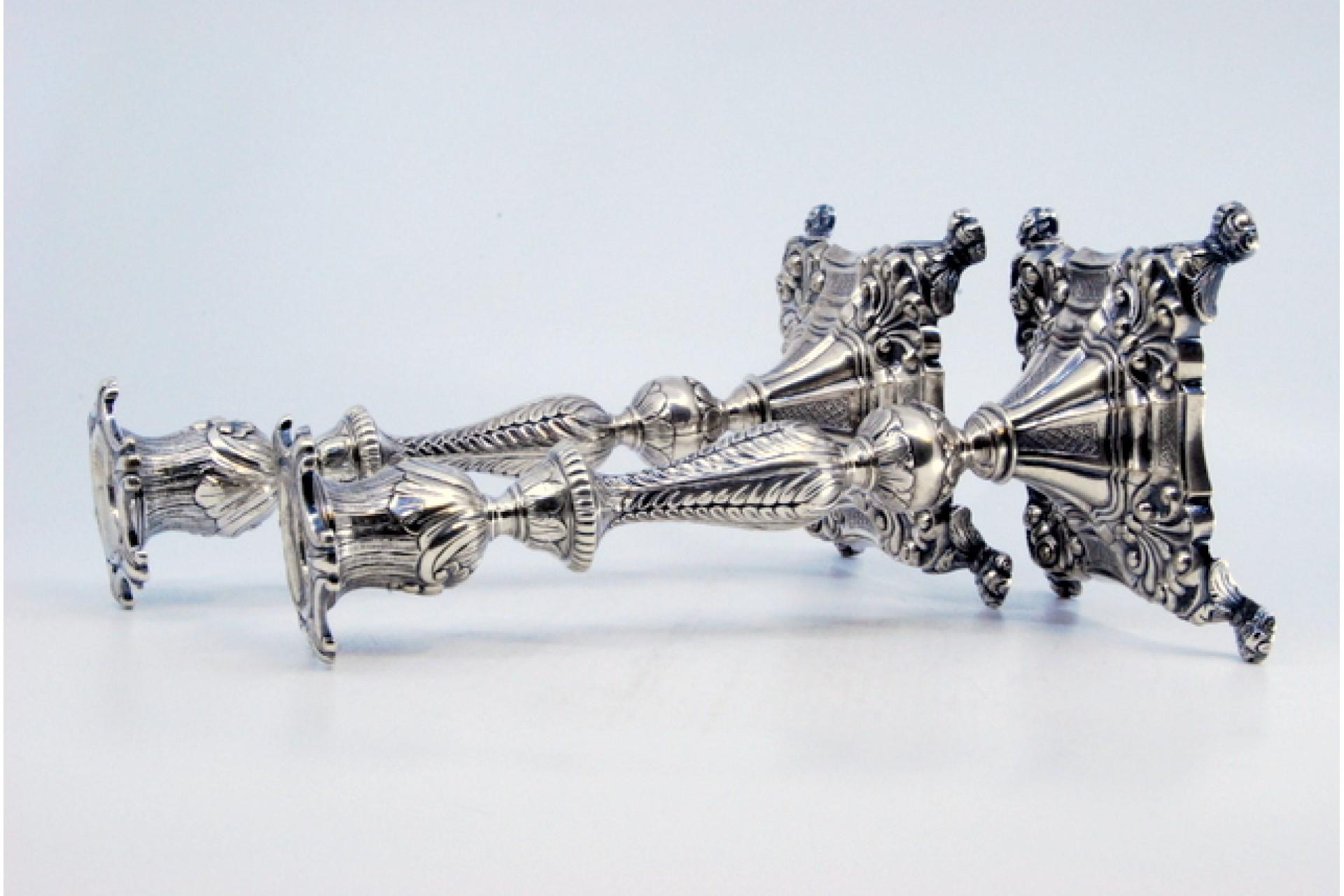 18th Century Silver candlesticks with palm-embossed stems on shell bases with claw feet For Sale