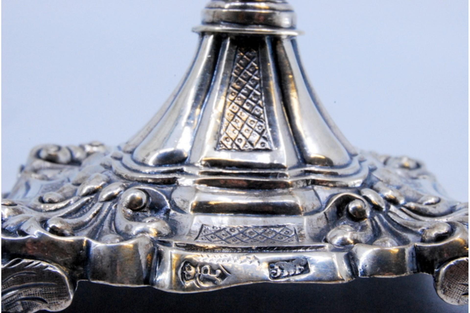 Silver candlesticks with palm-embossed stems on shell bases with claw feet For Sale 3