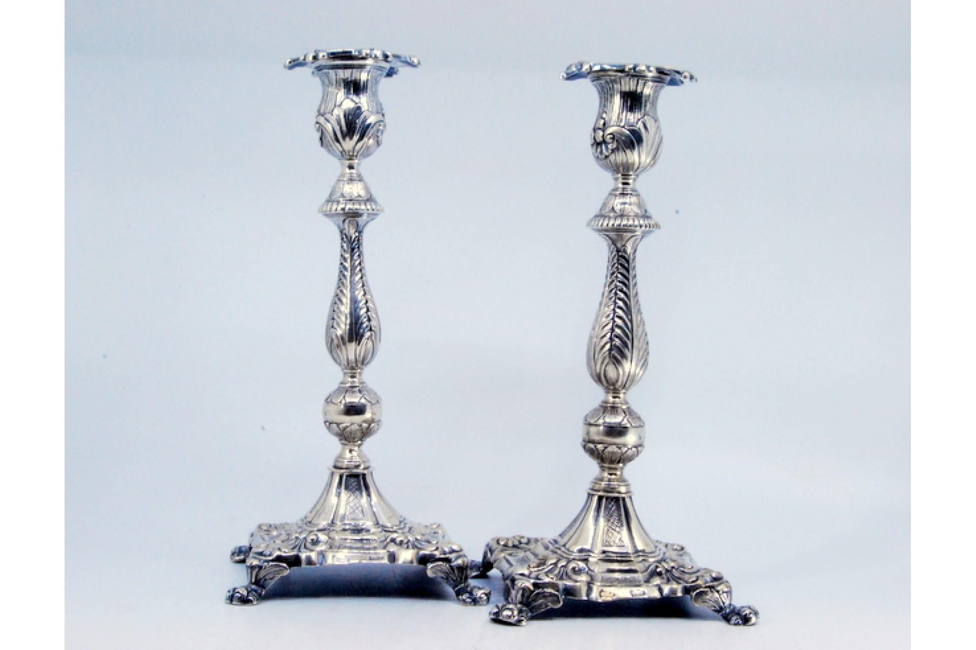 Silver candlesticks with palm-embossed stems on shell bases with claw feet For Sale 4