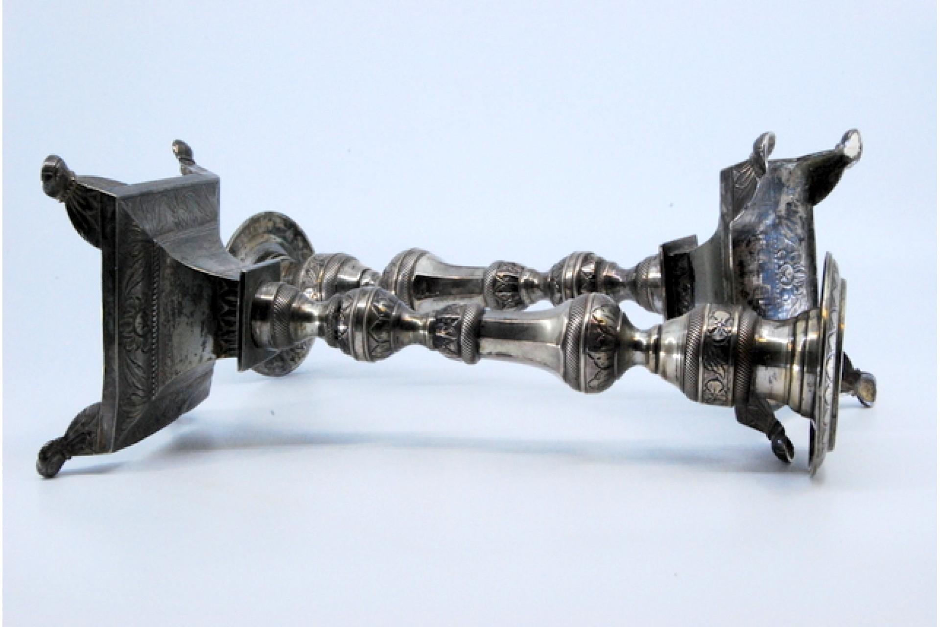 Silver candlesticks with turned embossed shafts on square bases with four legs For Sale 1