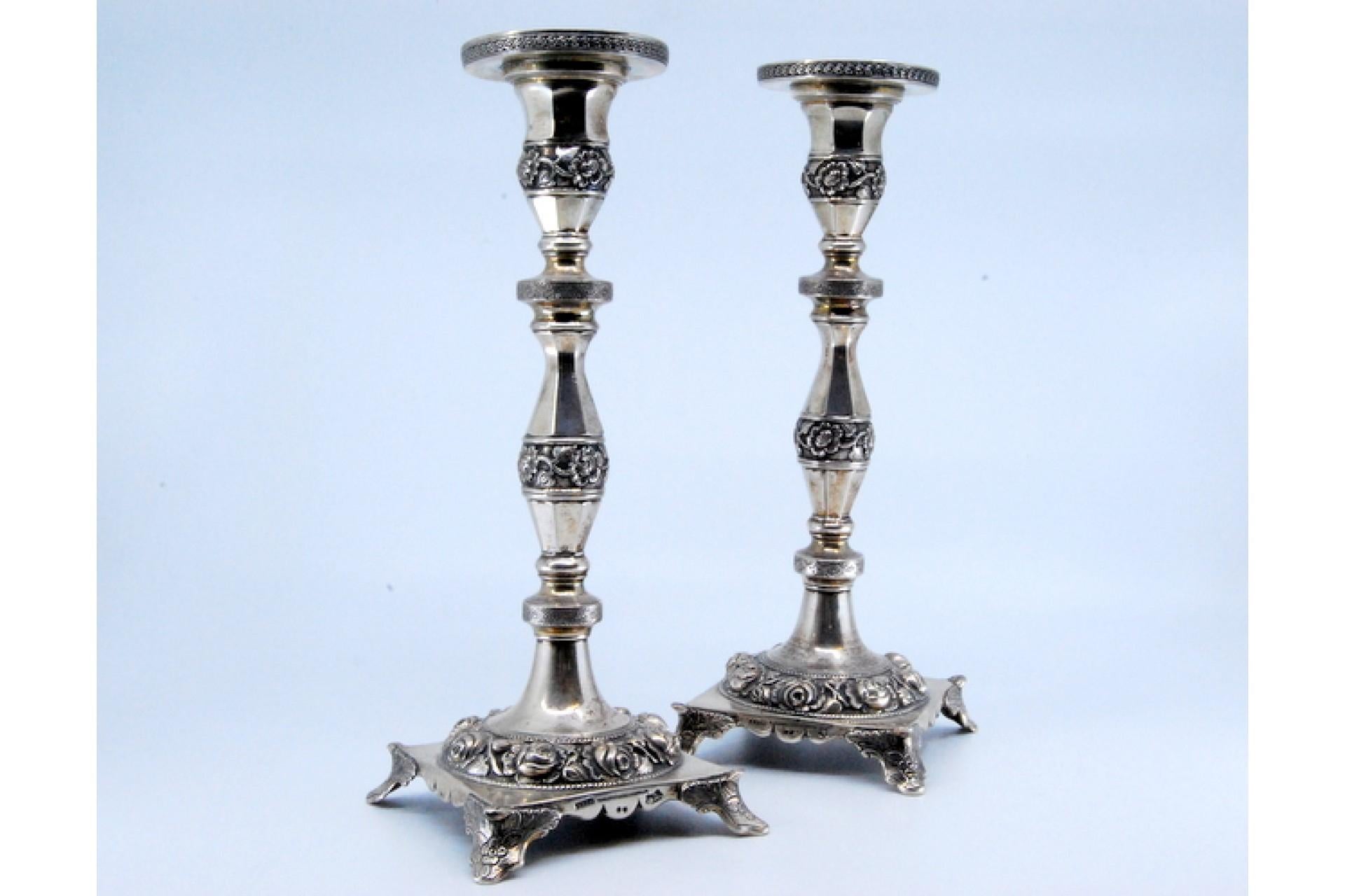 Silver candlesticks with turned stems and floral reliefs on four-foot bases For Sale 5