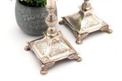 Candelieri d'argento con steli torniti