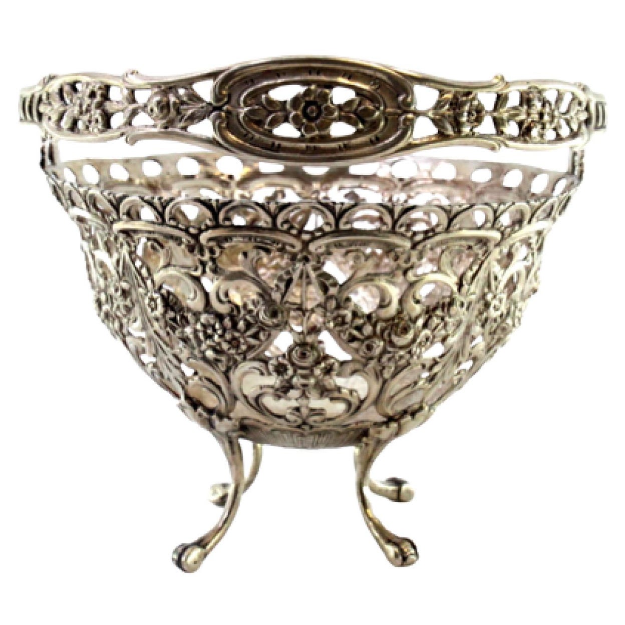 Silver candy box w/ cutouts
reliefs, resting on four raised claw-shaped feet