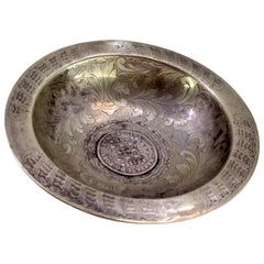 Silver candy box w/ floral engravings 
400-reis coin on 3 feet