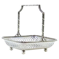 Silberne Bonbondose mit festem Perlengriff und umwickeltem Band