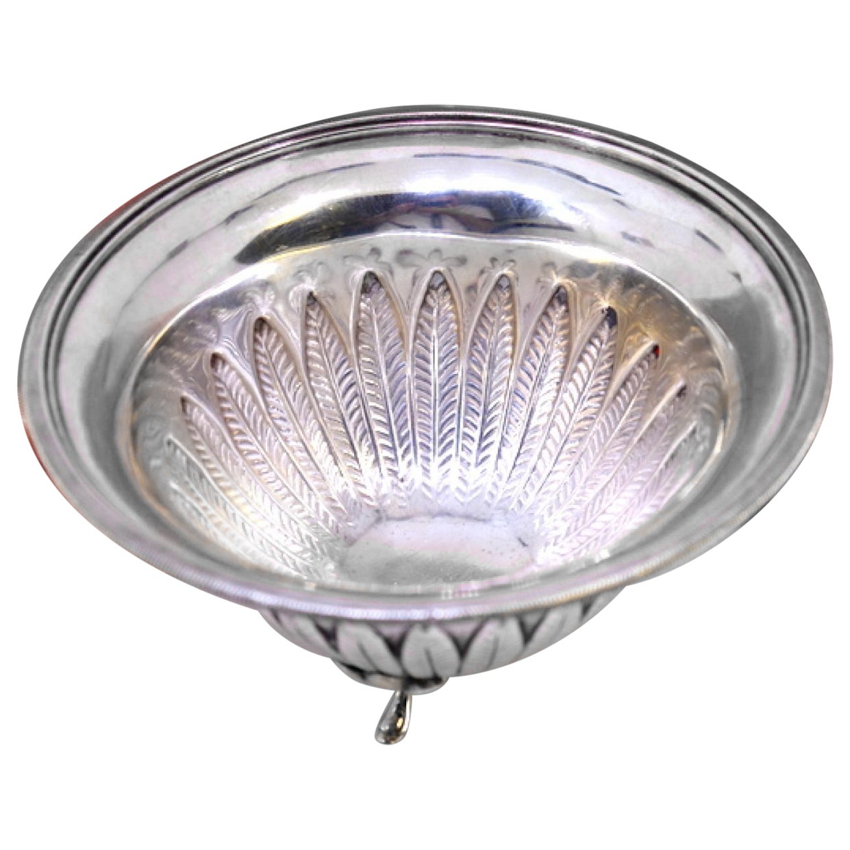 Silver candy box with acanthus-leaf embossing on three tall feet