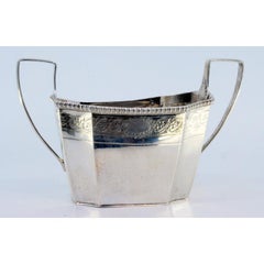 Silver candy box with engraved floral motifs and pearly rim