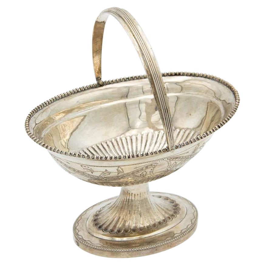 Silver candy box with floral motifs