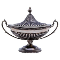 Silver candy box with fluted reliefs, pearl friezes 
removable lid