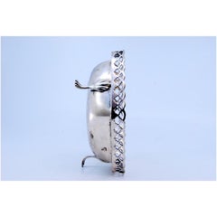 Silver candy box with hexagonal rack and resting on three zoomorphic feet