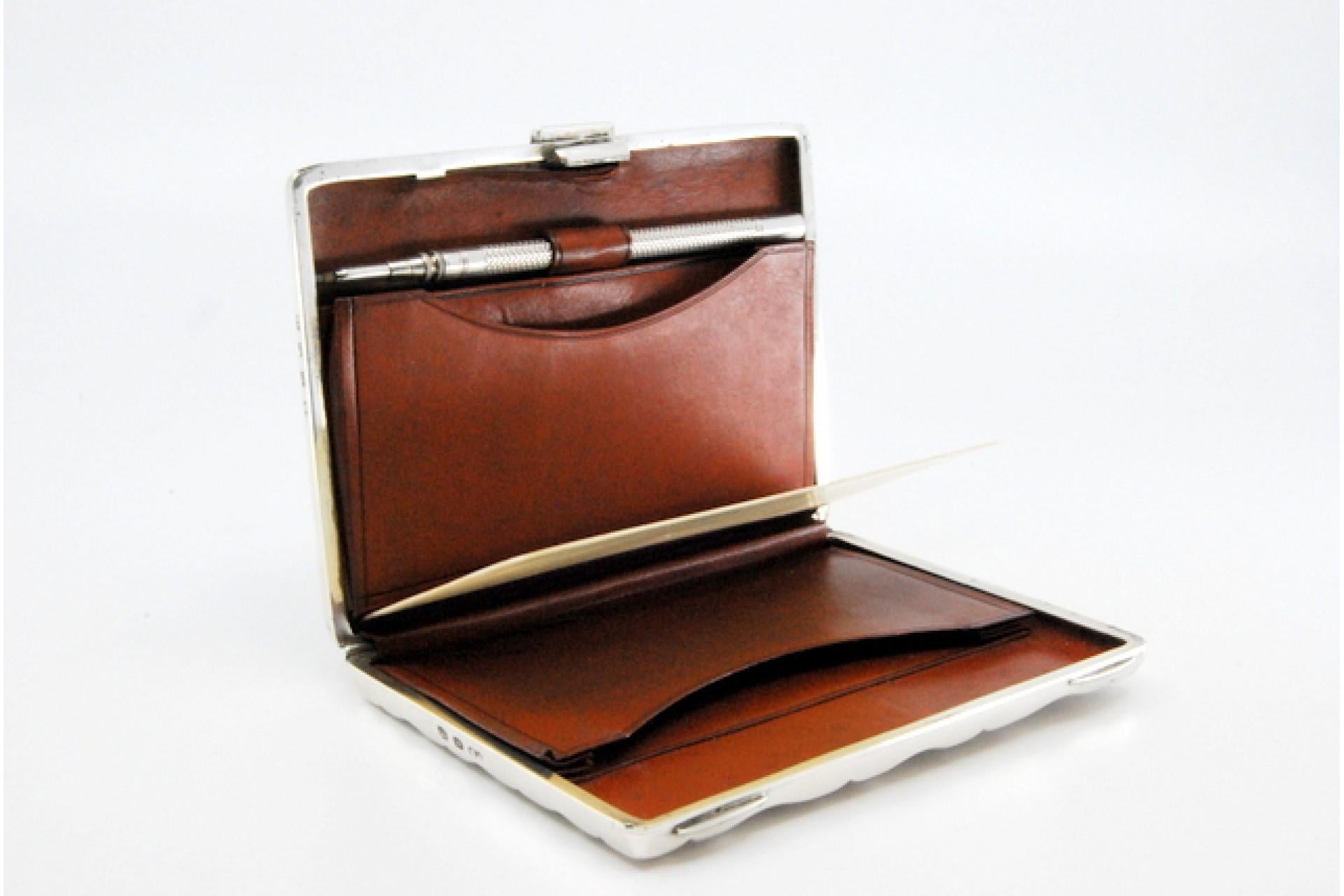 Silver card case with compartments and mechanical pencil In Good Condition For Sale In Porto, PT