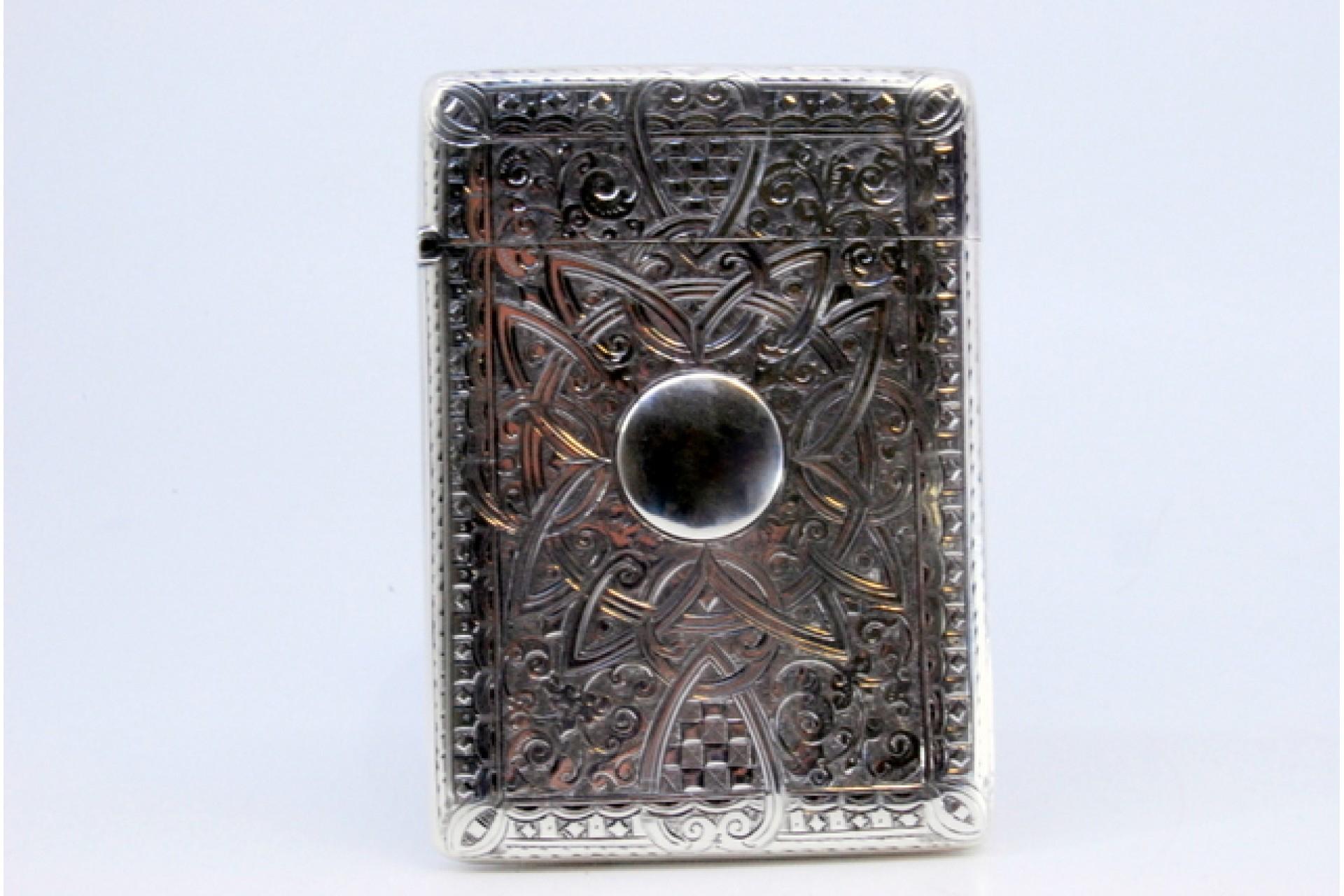 Silver card case with scrolls, garlands and hinged lid In Good Condition For Sale In Porto, PT