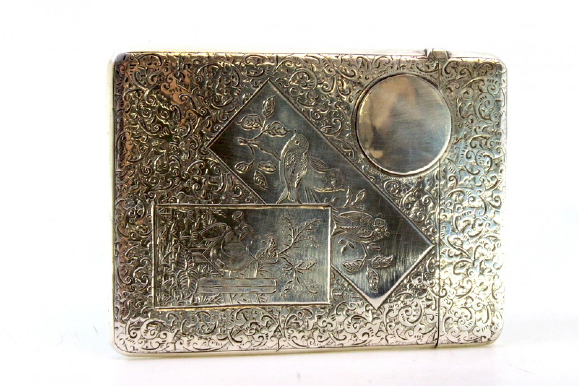 Silver card case with wreaths, birds, florals and monogram In Good Condition For Sale In Porto, PT