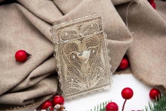 Silver cardboard box in filigree mesh with hinged lid