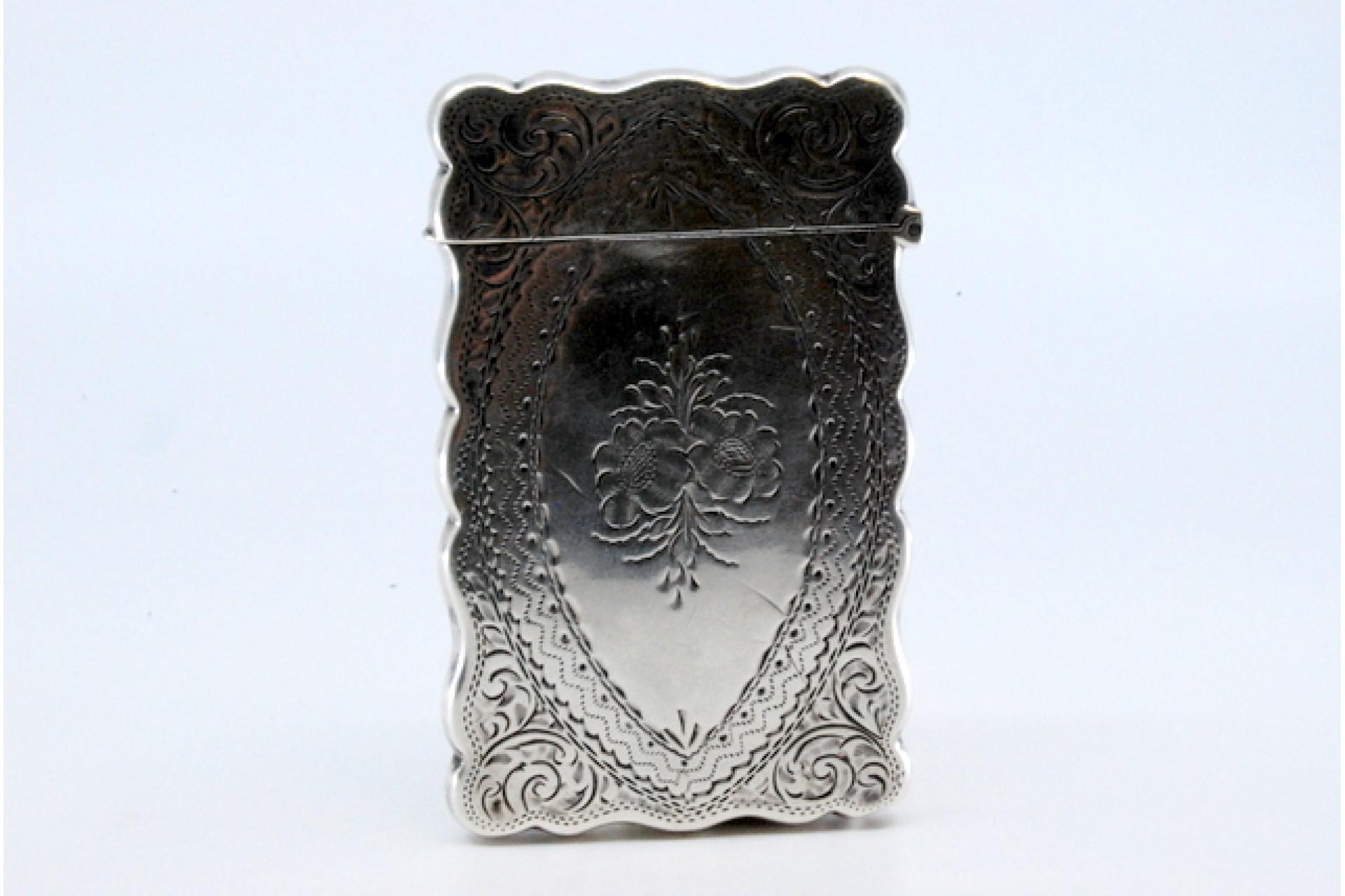 Silver cardboard box with engravings and waves on the edge, hinged lid For Sale 3