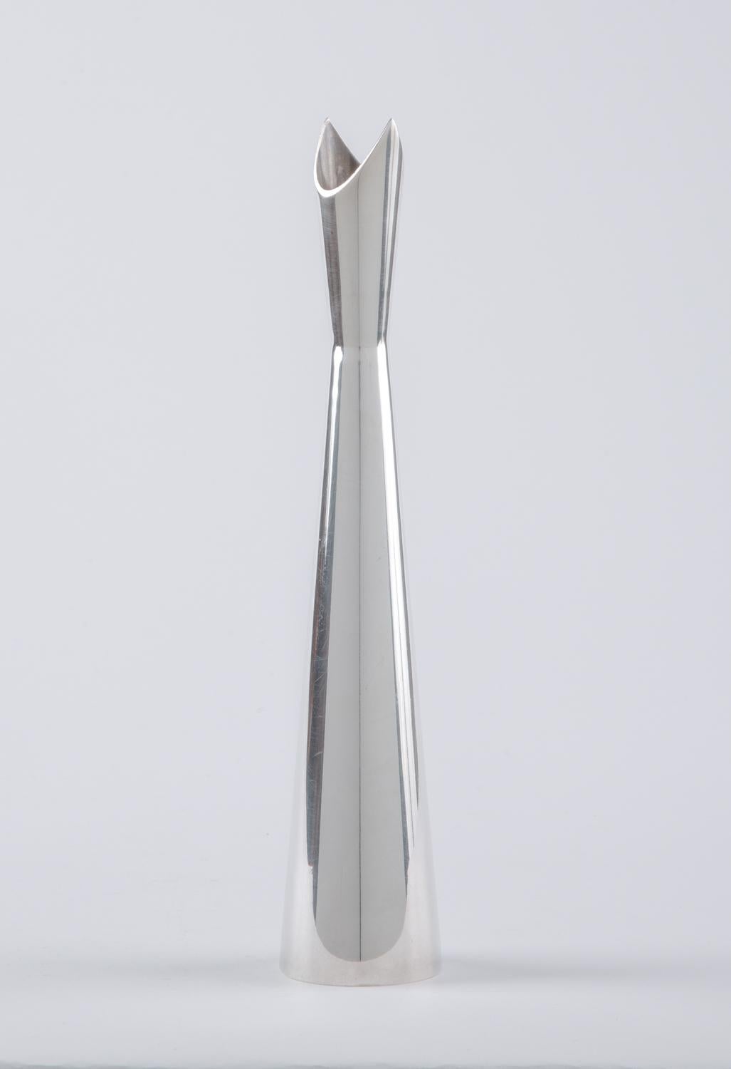 Mid-Century Modern Silver “Cardinale” Vase by Lino Sabattini for Christofle For Sale