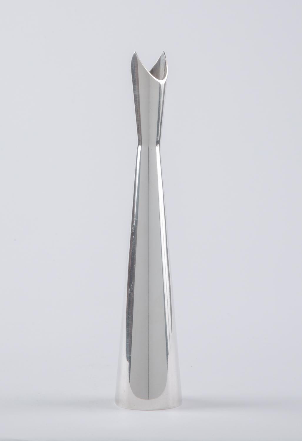 Silver “Cardinale” Vase by Lino Sabattini for Christofle In Excellent Condition For Sale In Los Angeles, CA