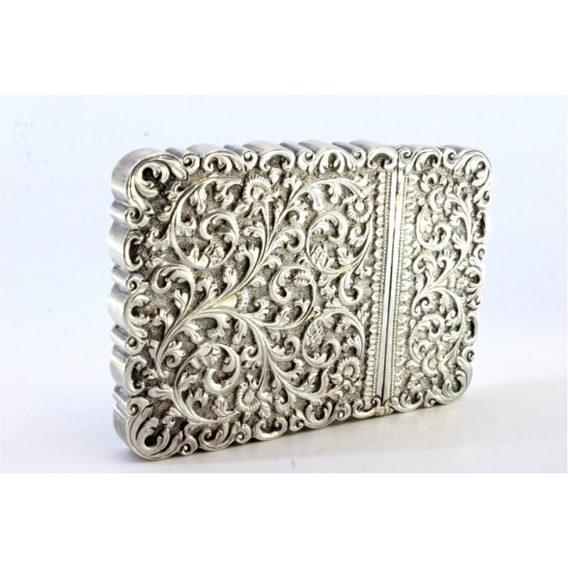 Silver carton box with reliefs and monogram with hinged lid For Sale 1