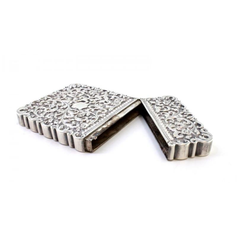 Silver carton box with reliefs and monogram with hinged lid For Sale 2