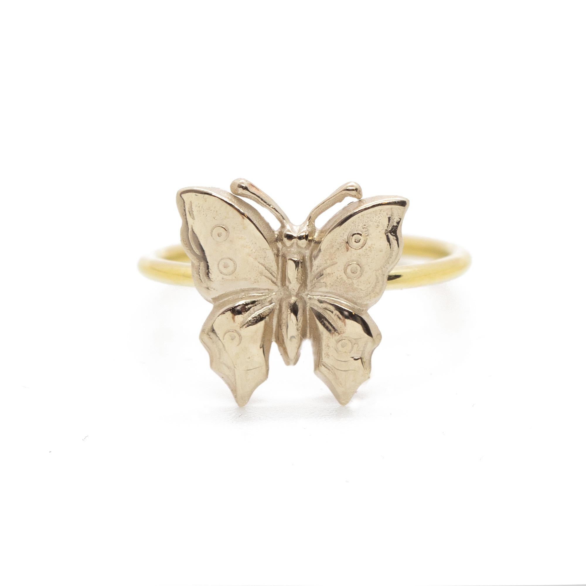 Silver Carved Butterfly 18K Yellow Gold High Jewelry Cocktail Ring Intini Jewels In New Condition For Sale In Milano, IT