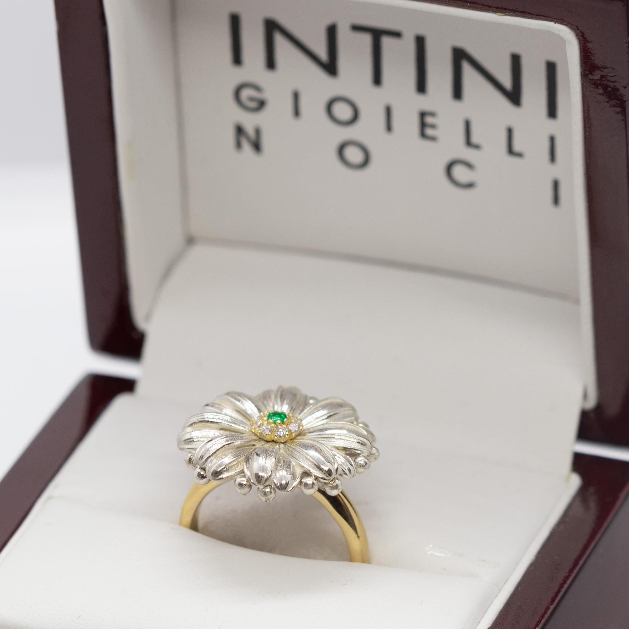 Silver Carved Flower Emerald 18 Karat Yellow Gold Cocktail Ring Intini Jewels For Sale 7