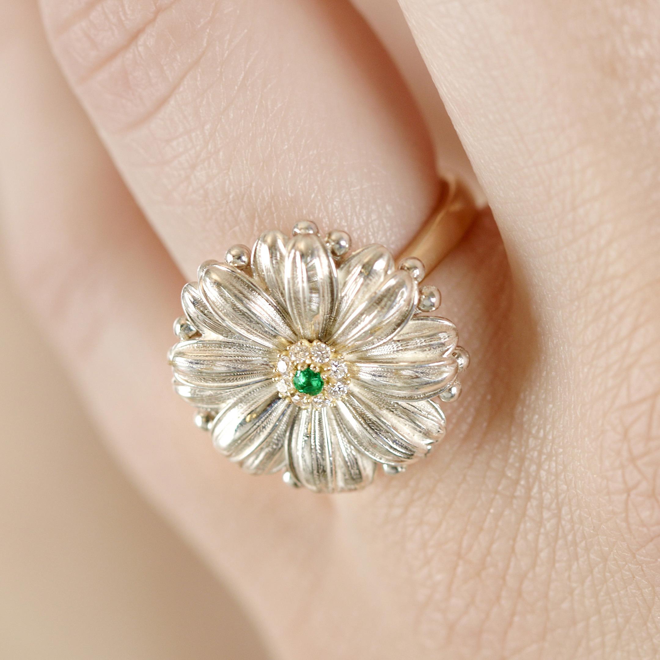 Silver Carved Flower Emerald 18 Karat Yellow Gold Cocktail Ring Intini Jewels For Sale 8